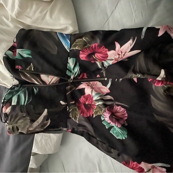 Black floral romper by Guess Los Angeles satin - Picture 2 of 4